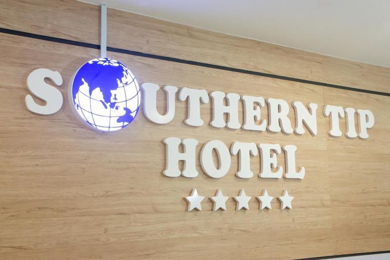 Southern Tip Hotel Pontian Kecil Exterior photo