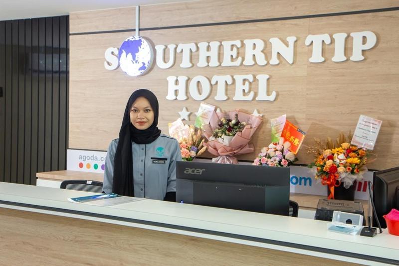 Southern Tip Hotel Pontian Kecil Exterior photo