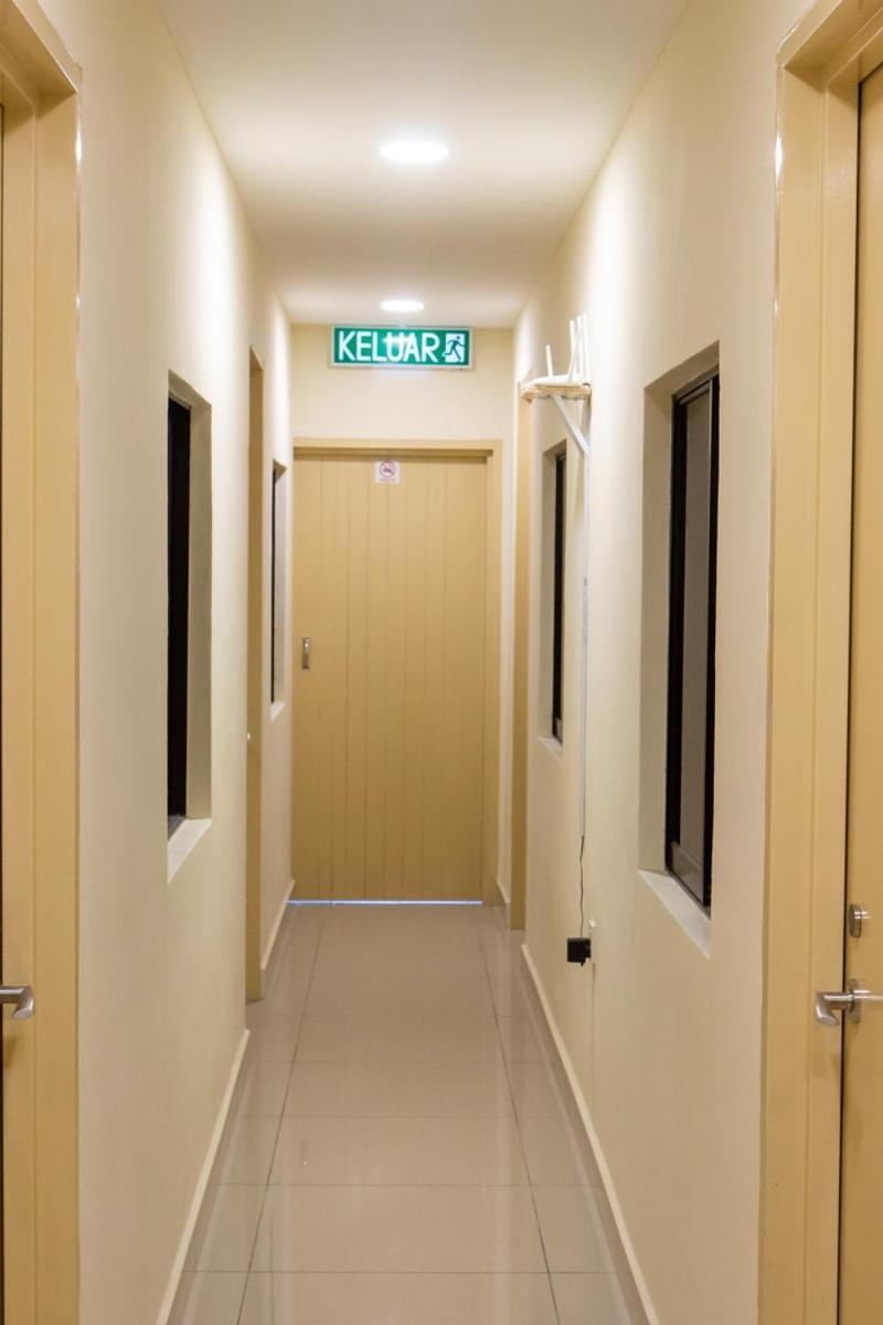 Southern Tip Hotel Pontian Kecil Exterior photo