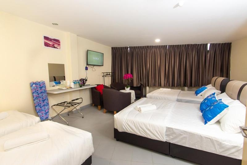 Southern Tip Hotel Pontian Kecil Exterior photo